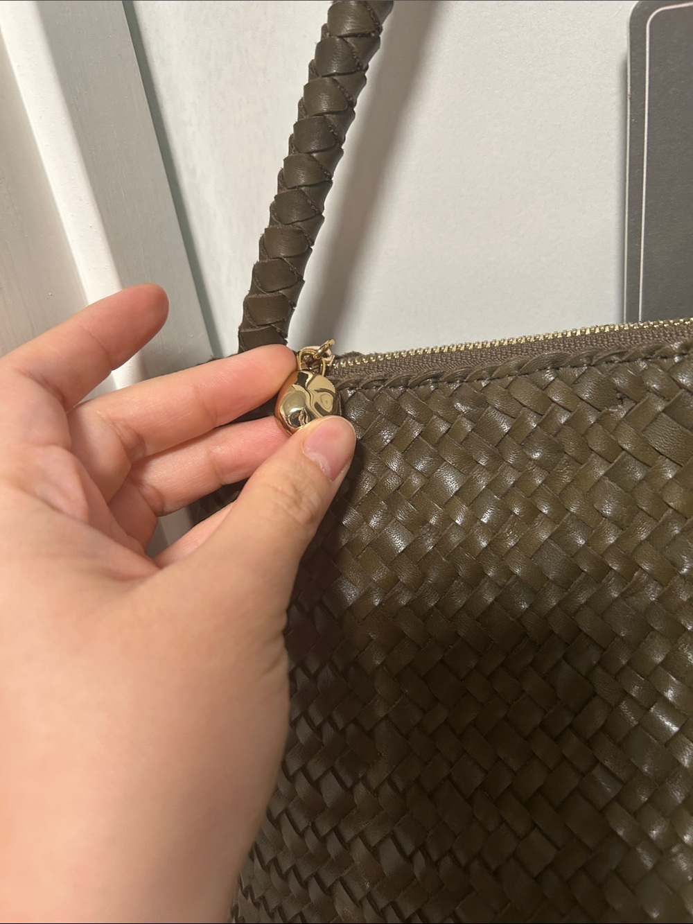 Like New Condition Madewell Woven Zip Top Shoulder Bag - Picture 4 of 11